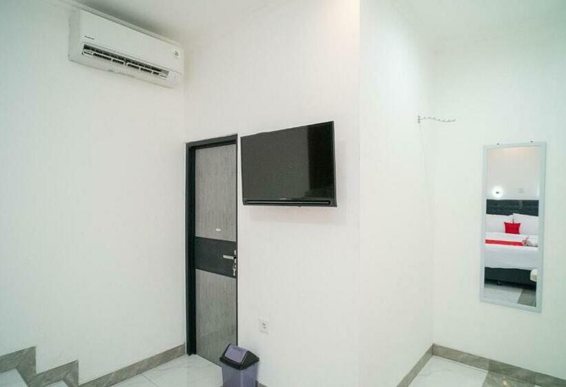 ホテル Reddoorz Near Stasiun Senen