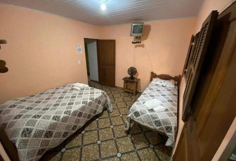 پانسیون Pouso Das Folhas