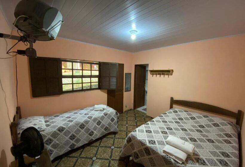 پانسیون Pouso Das Folhas