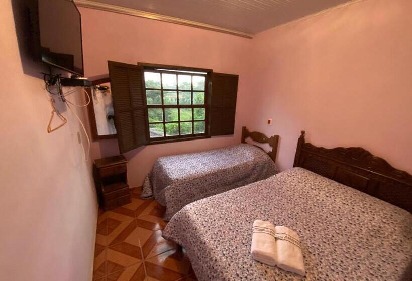 پانسیون Pouso Das Folhas