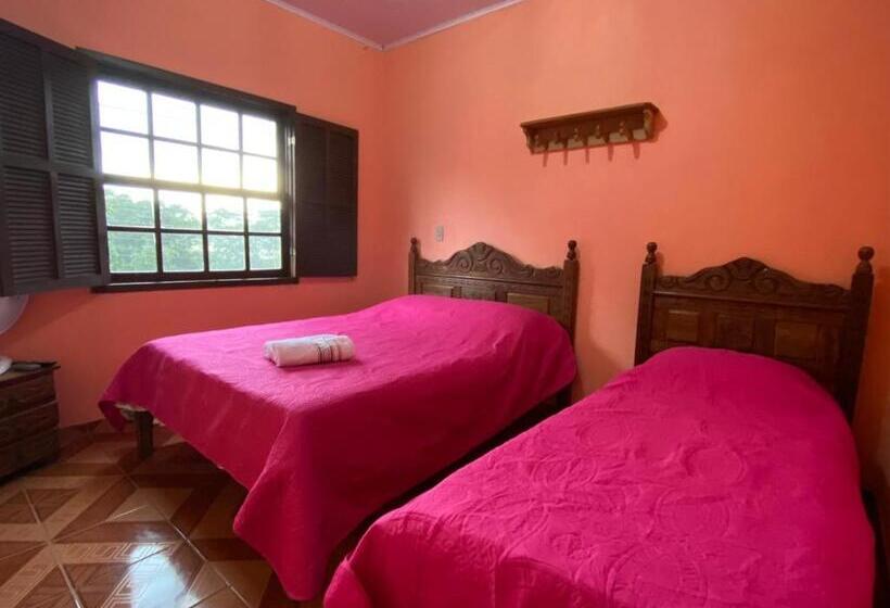 پانسیون Pouso Das Folhas