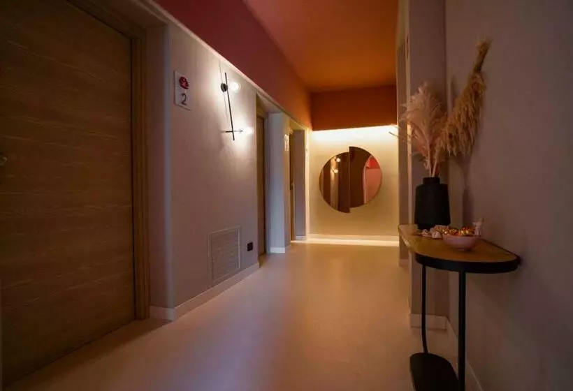 ベッドアンドブレックファースト La Maison   Boutique Rooms