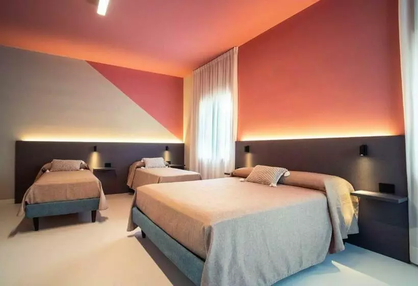 ベッドアンドブレックファースト La Maison   Boutique Rooms