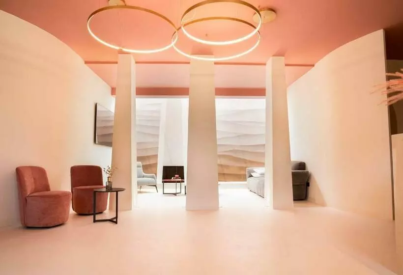 ベッドアンドブレックファースト La Maison   Boutique Rooms