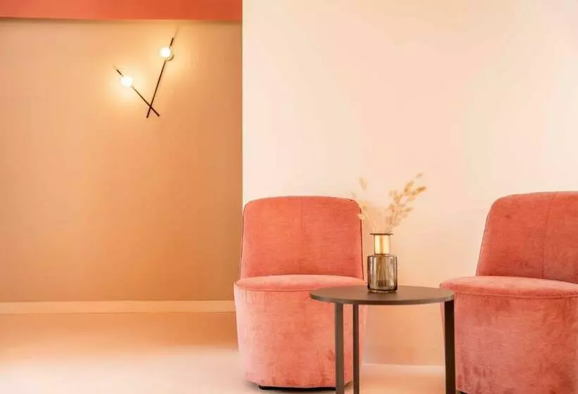ベッドアンドブレックファースト La Maison   Boutique Rooms