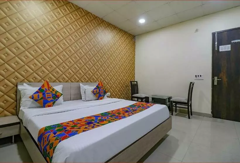 Hotelli Super Collection O Model Town Road Near Bus Stand Formerly Grey Paradise