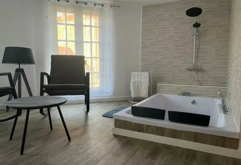 Hotelli Magnifique Loft 35m2 Jacuzzi Rvb Night 1
