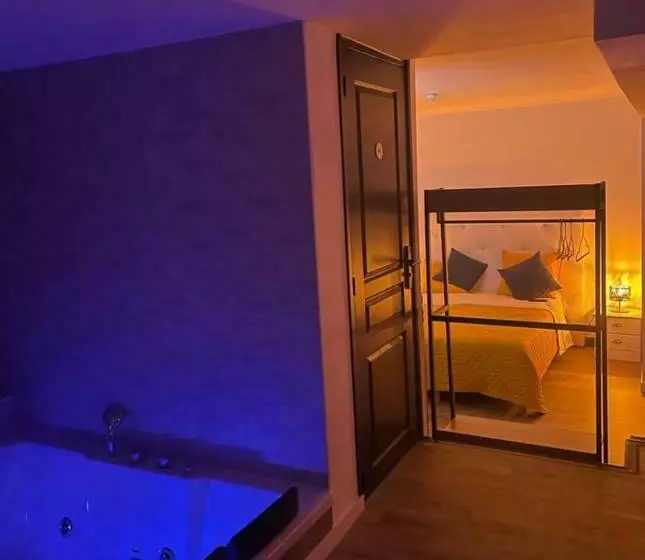 Hotelli Magnifique Loft 35m2 Jacuzzi Rvb Night 1
