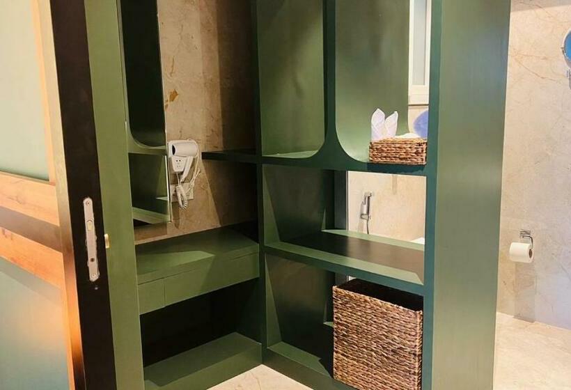 Отель The Convoy