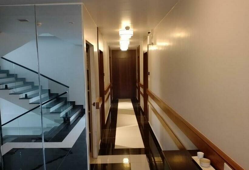 Отель The Convoy