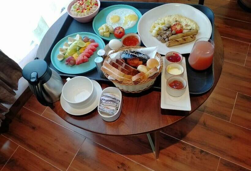 Отель The Convoy