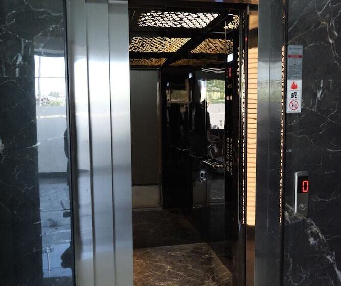 בית מלון כפרי The Pearl Airport