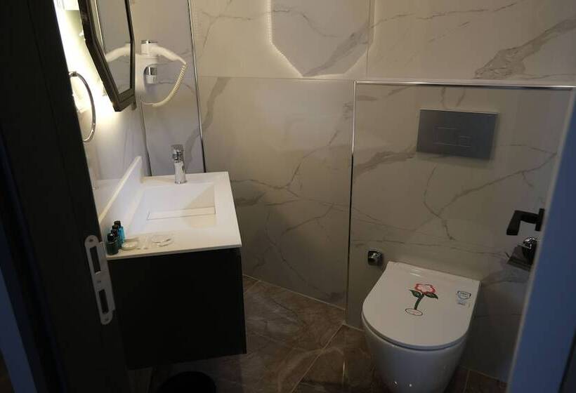 Отель The Pearl Airport