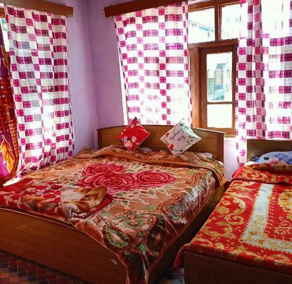 پانسیون Queen Palace Guest House