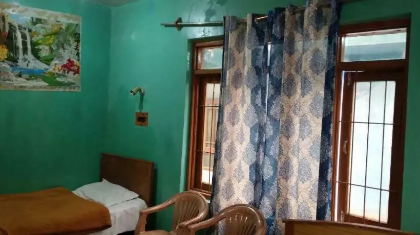 ペンション Queen Palace Guest House