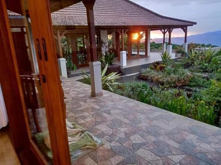 ユースホステル Manigelang Villa