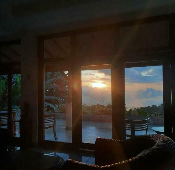 ユースホステル Manigelang Villa