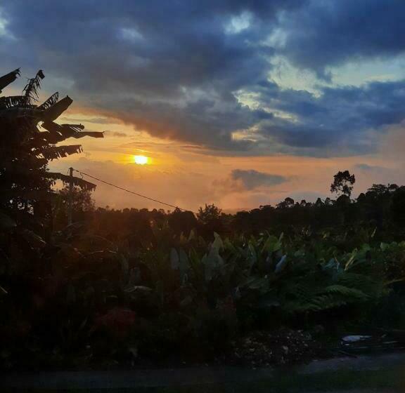 ユースホステル Manigelang Villa