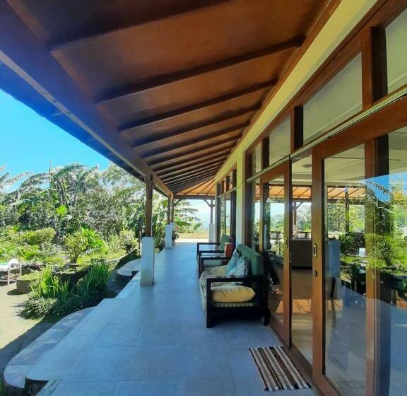 ユースホステル Manigelang Villa