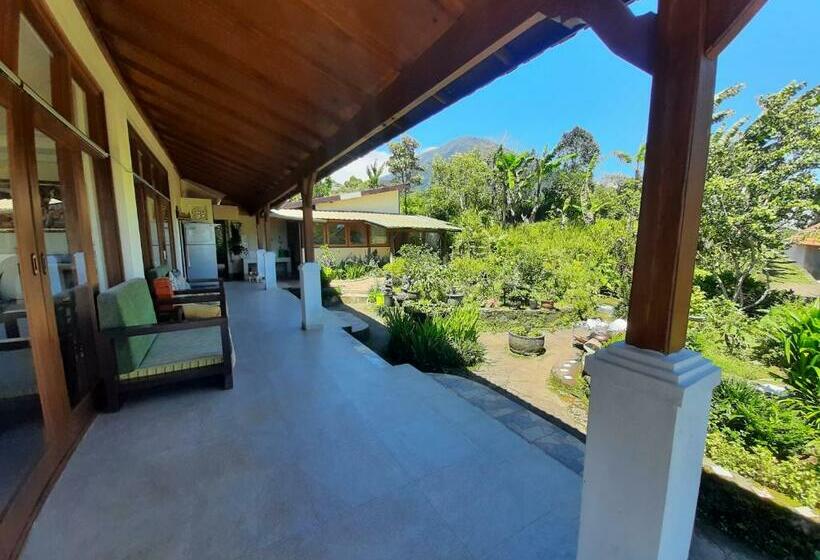 ユースホステル Manigelang Villa