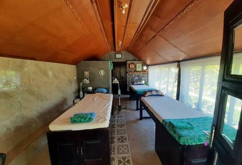 ユースホステル Manigelang Villa