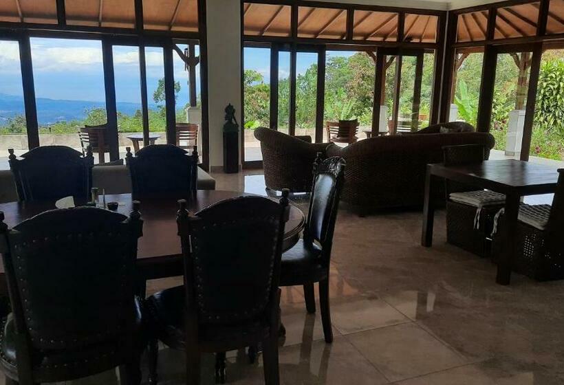 ユースホステル Manigelang Villa