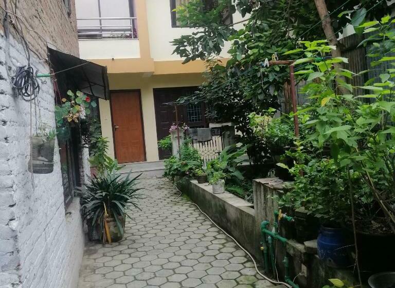 تختخواب و صبحانه A Newa Home