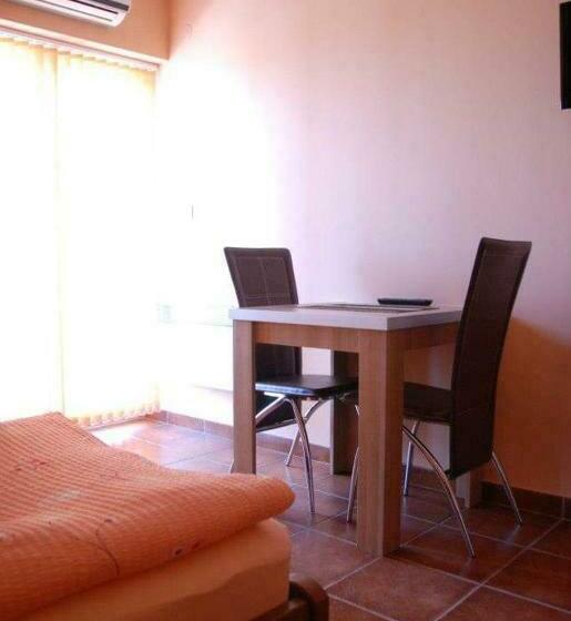 تختخواب و صبحانه Letnjikovac Rooms