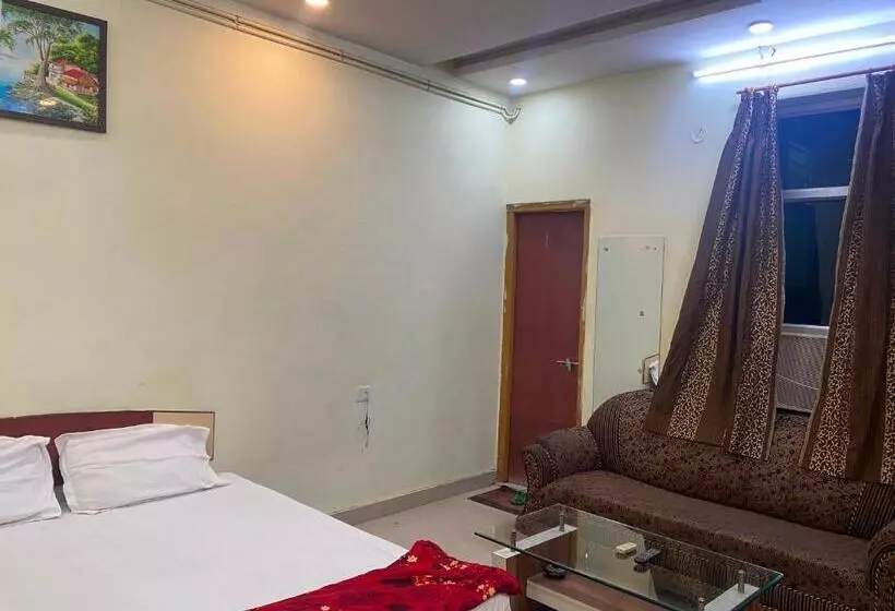 Hotelli Spot On 91421  Shree Ji