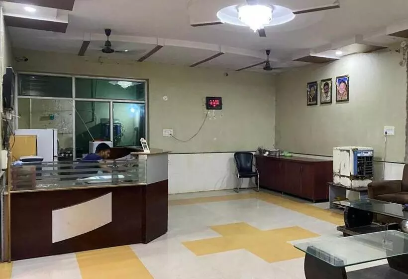 Hotelli Spot On 91421  Shree Ji
