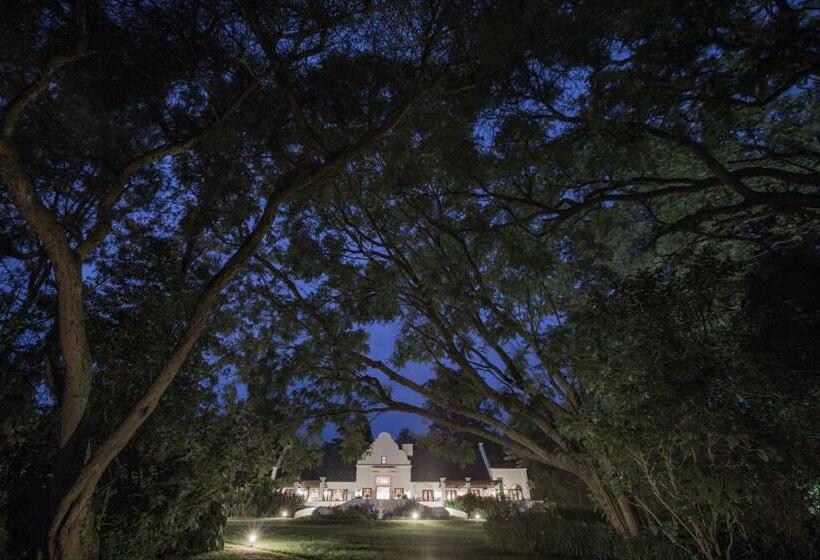 Отель The Manor At Ngorongoro