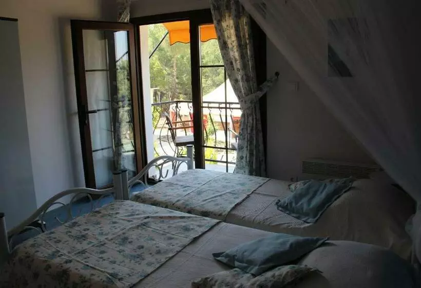 ベッドアンドブレックファースト Comfy Apart W Shared Pool Near Kusadasi In Selcuk