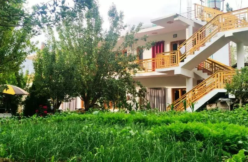 ペンション Kharchung Guest House