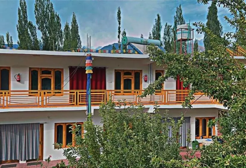 ペンション Kharchung Guest House