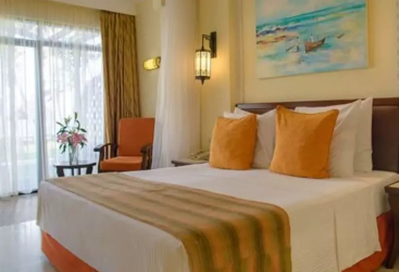 پانسیون Sarova Whitesands Beach Resort Spa 1