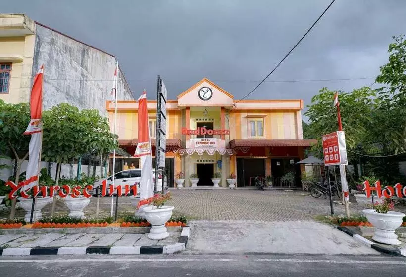 Hotelli Reddoorz Plus @ Jalan Fl Lumban Tobing Sibolga