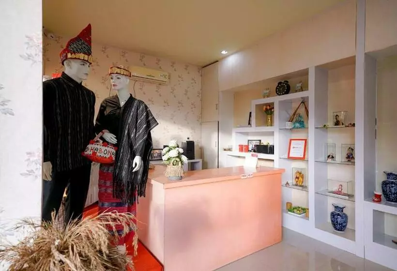 Hotelli Reddoorz Plus @ Jalan Fl Lumban Tobing Sibolga