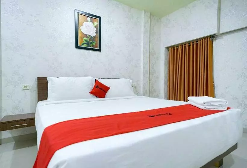 Hotelli Reddoorz Plus @ Jalan Fl Lumban Tobing Sibolga