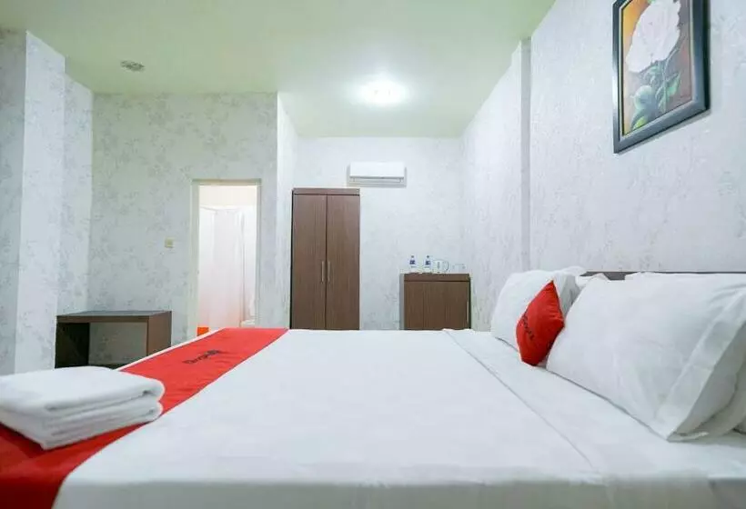 Hotelli Reddoorz Plus @ Jalan Fl Lumban Tobing Sibolga
