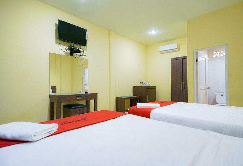 בית מלון כפרי Reddoorz Plus @ Jalan Fl Lumban Tobing Sibolga