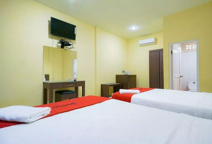 Hotelli Reddoorz Plus @ Jalan Fl Lumban Tobing Sibolga