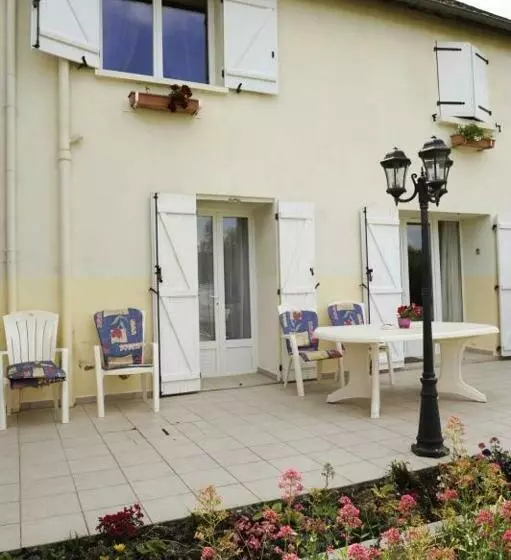 ベッドアンドブレックファースト Chambres D Hôtes De La Fontaine