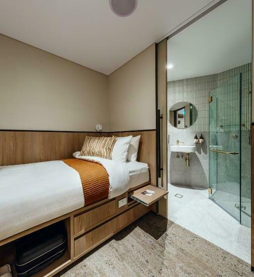 Aerotel Sydney   Inside International Terminal Airport