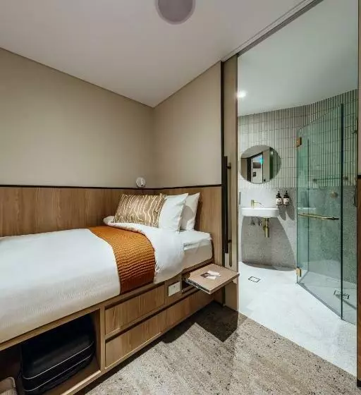 Aerotel Sydney   Inside International Terminal Airport