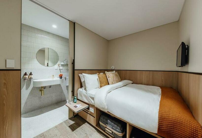 Aerotel Sydney   Inside International Terminal Airport