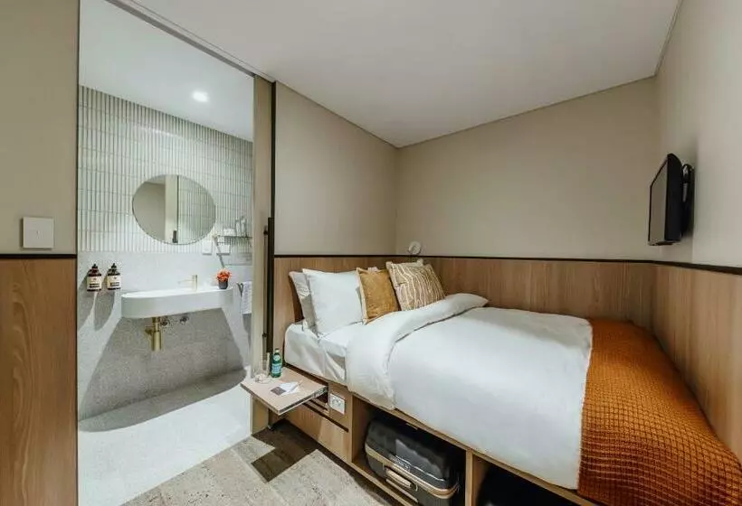 Aerotel Sydney   Inside International Terminal Airport