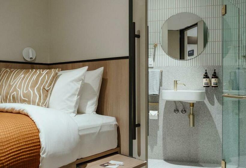 Aerotel Sydney   Inside International Terminal Airport