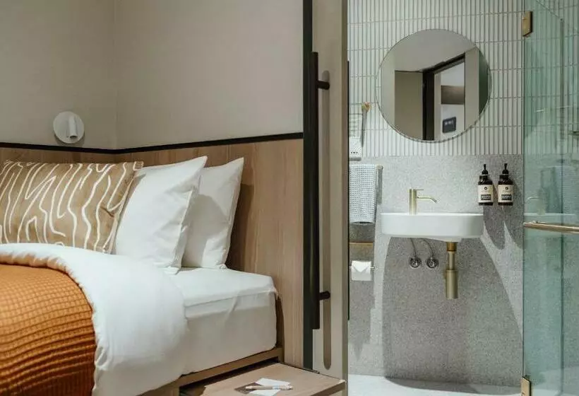 Aerotel Sydney   Inside International Terminal Airport