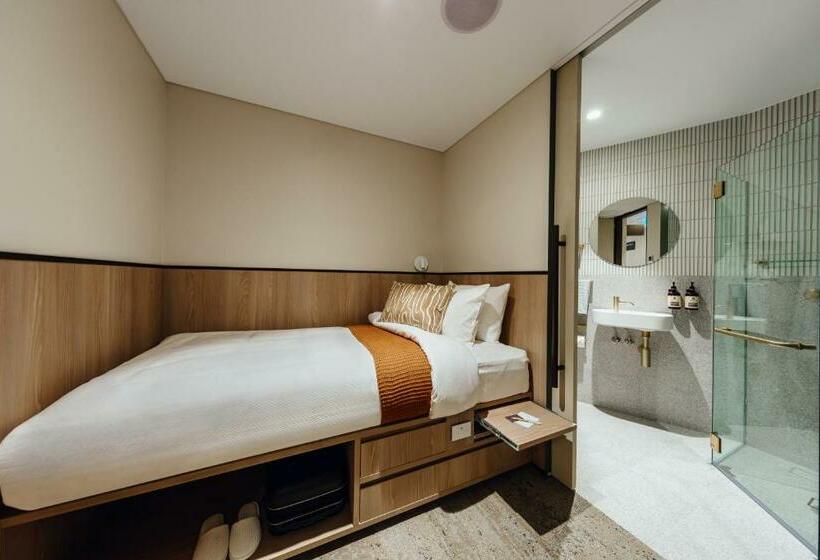 Aerotel Sydney   Inside International Terminal Airport