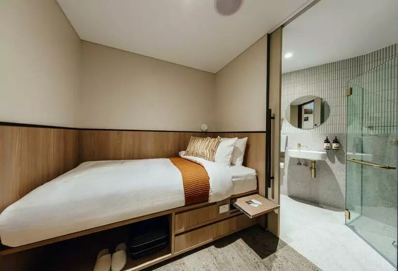 Aerotel Sydney   Inside International Terminal Airport